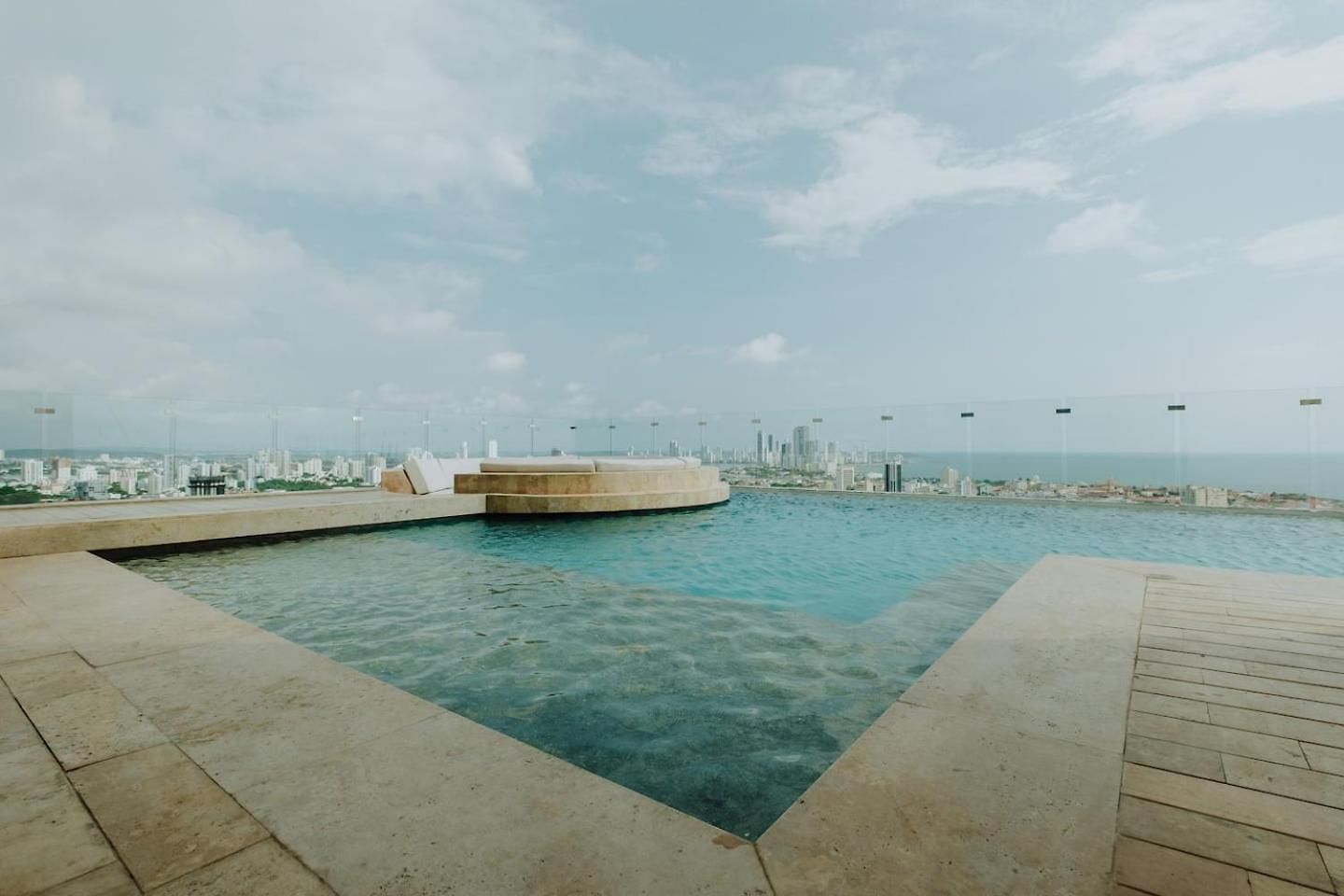 Infinity Pool Epic Views Walk To Old Сasa de vacaciones Cartagena