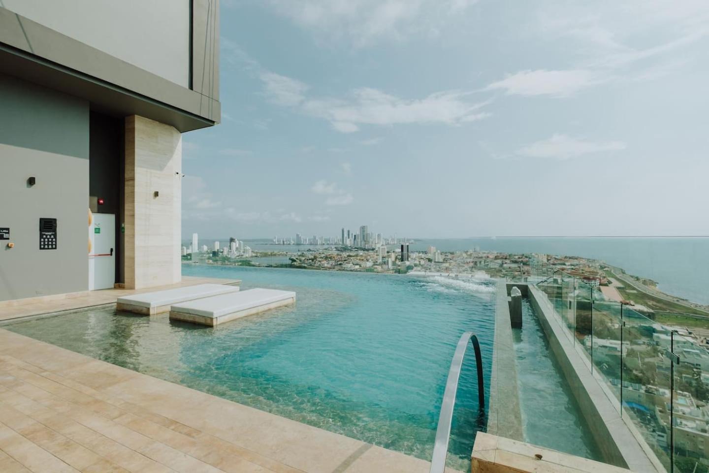 Infinity Pool Epic Views Walk To Old